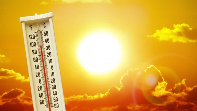 Nắng nóng gây xáo trộn cuộc sống và đe dọa sức khỏe người dân.